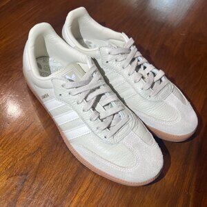 Adidas Samba OG Aluminum Gum in Beige/White